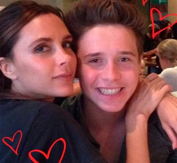 Victoria Beckham posta foto sem make para comemorar o aniversário do filho