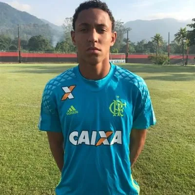 Goleiro convocado para seleção é 1ª vítima identificada em incêndio no CT do Fla