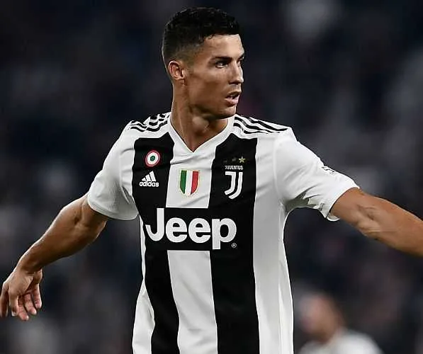 Cristiano Ronaldo marca no fim, Juventus vira e dispara na ponta