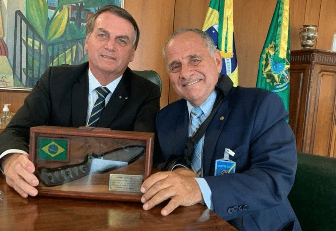 Indefinição de Bolsonaro e os planos de Manato