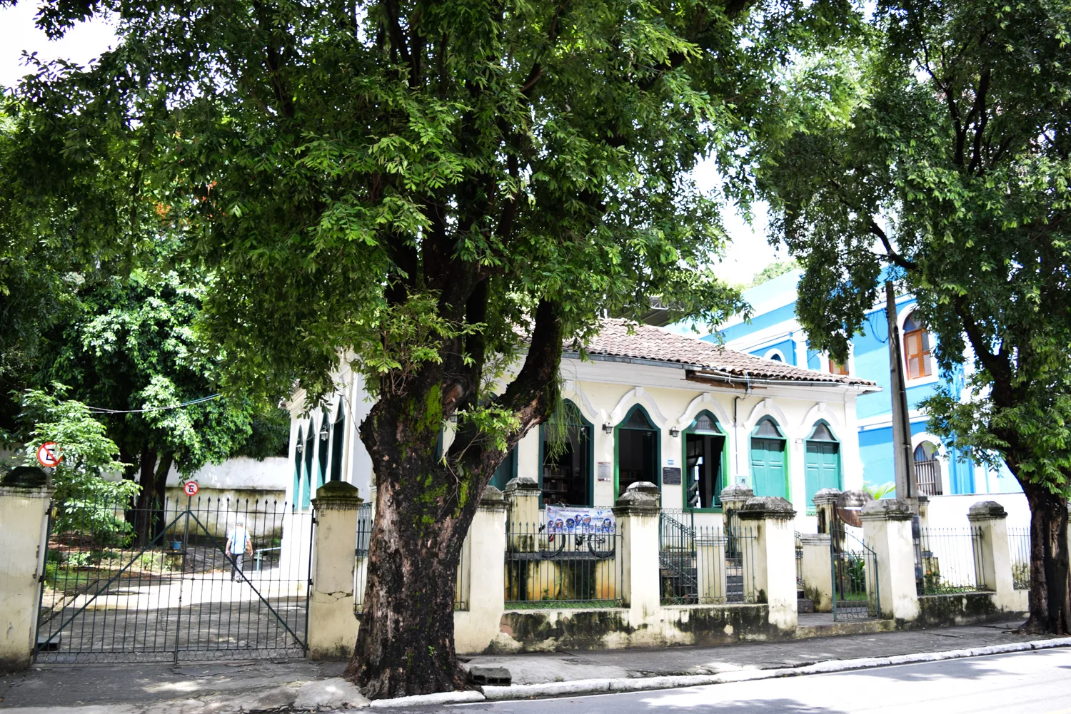 Biblioteca Municipal muda de endereço para reforma da Casa da Memória em Cachoeiro