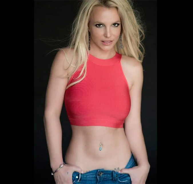 Britney Spears faz a musa sexy para os seus seguidores em rede social