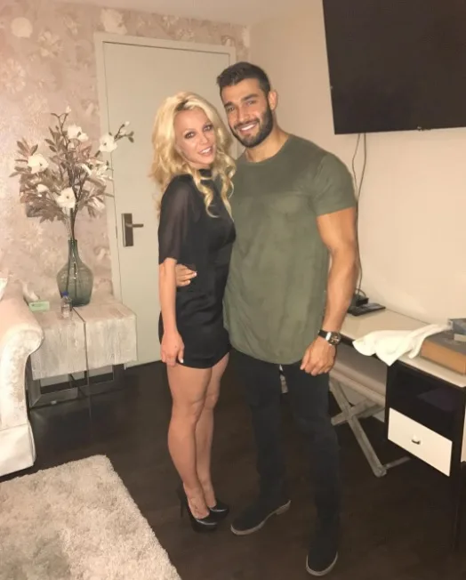 Britney Spears teria se casado em cerimônia secreta com o modelo Sam Asghari