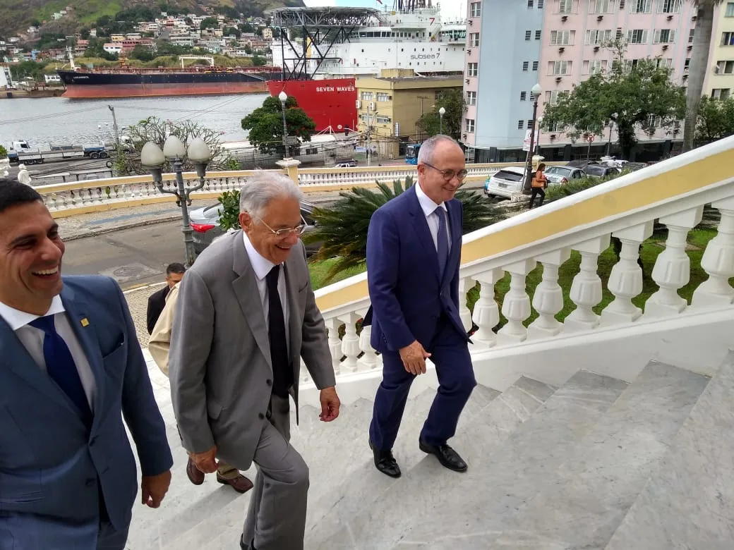 Fernando Henrique Cardoso é recebido por Hartung no Palácio Anchieta