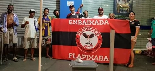 'Noite sem fome': embaixada do Flamengo faz ação para ajudar pessoas em situação de rua no ES