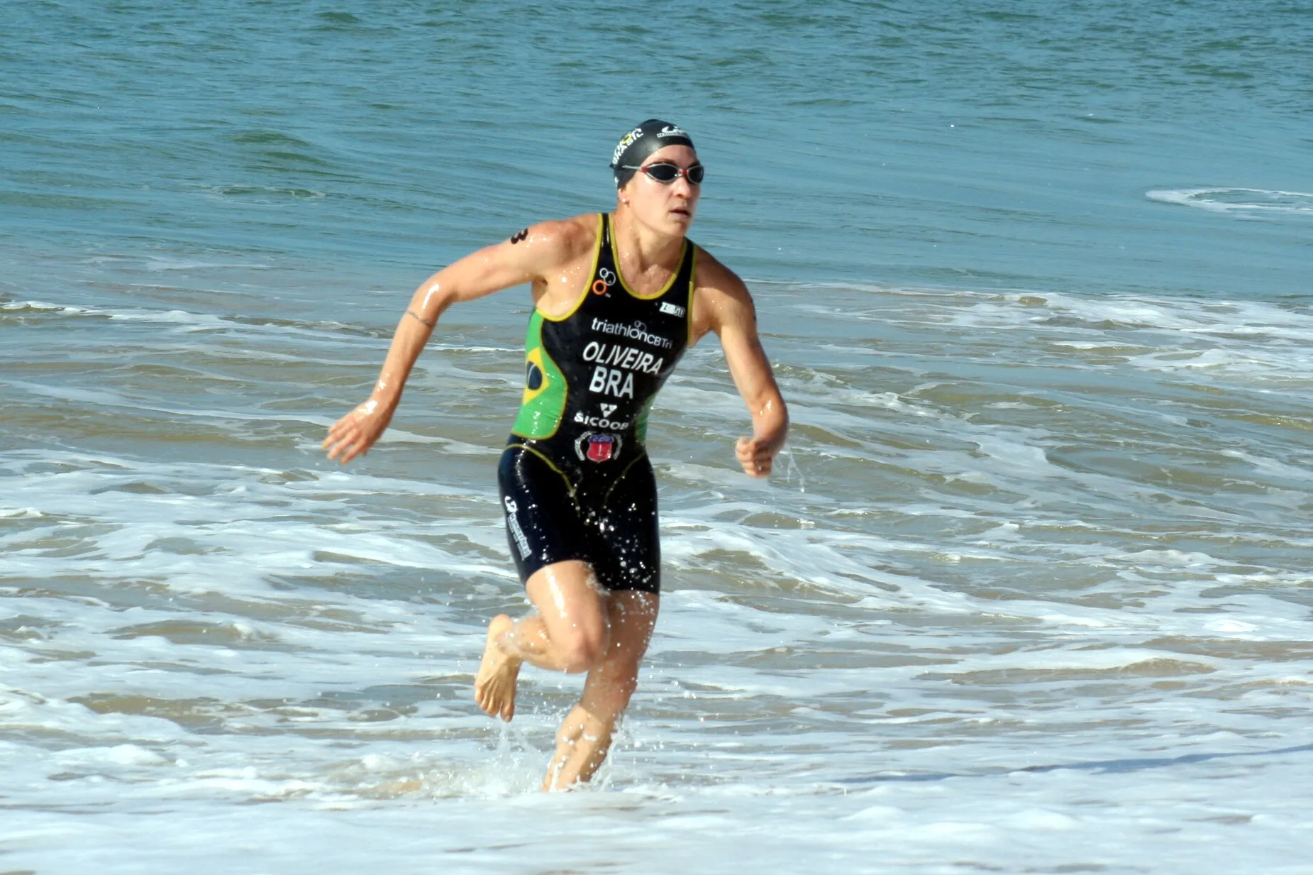 Atleta capixaba e estrangeiros de sete países na Copa Panamericana de Triathlon em Vila Velha