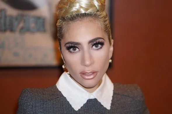 Ex-esposa de novo affair de Lady Gaga manda suposta indireta após flagra