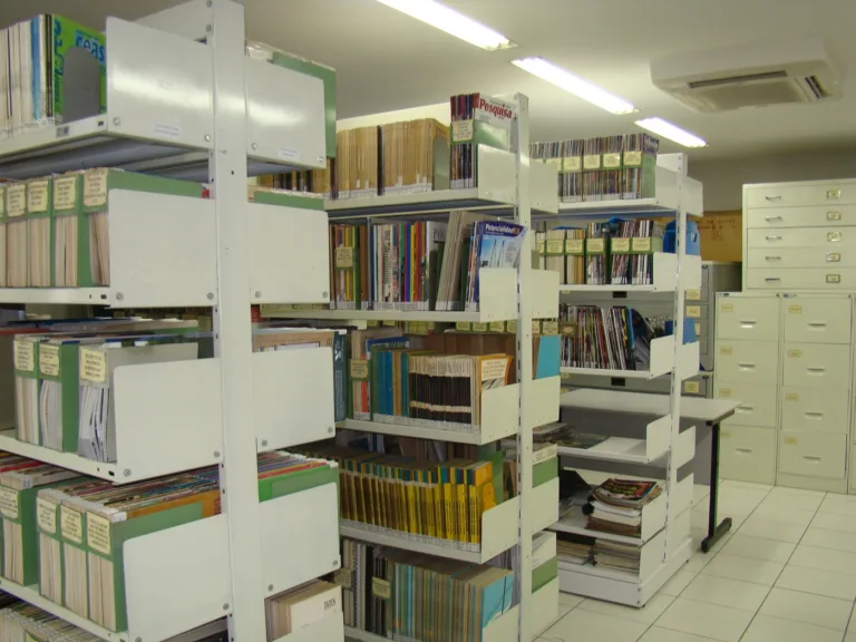 Biblioteca com mais de 37 mil títulos é aberta ao público no Espírito Santo