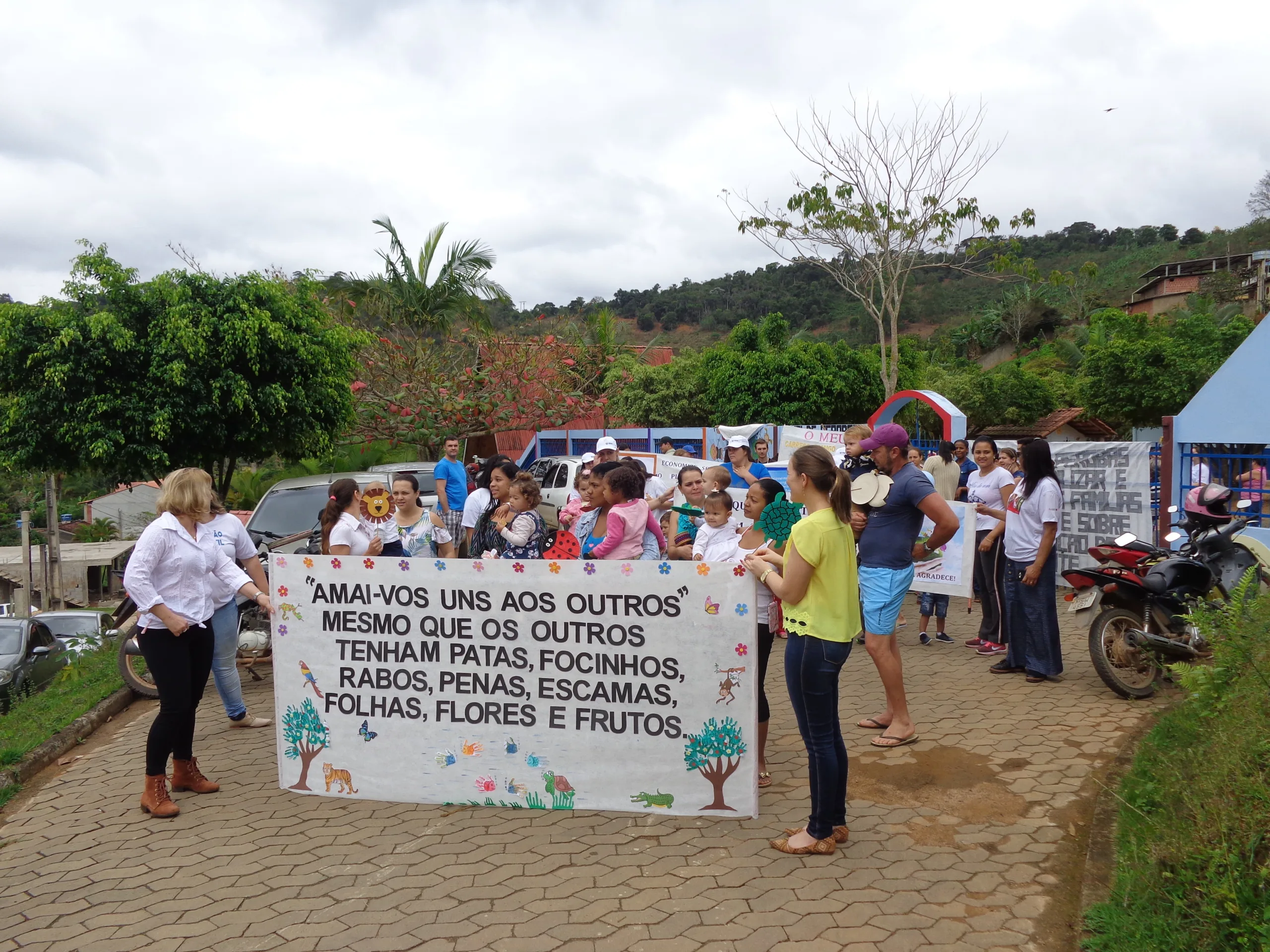 Escola de Domingos Martins promove caminhada sobre preservação do meio ambiente