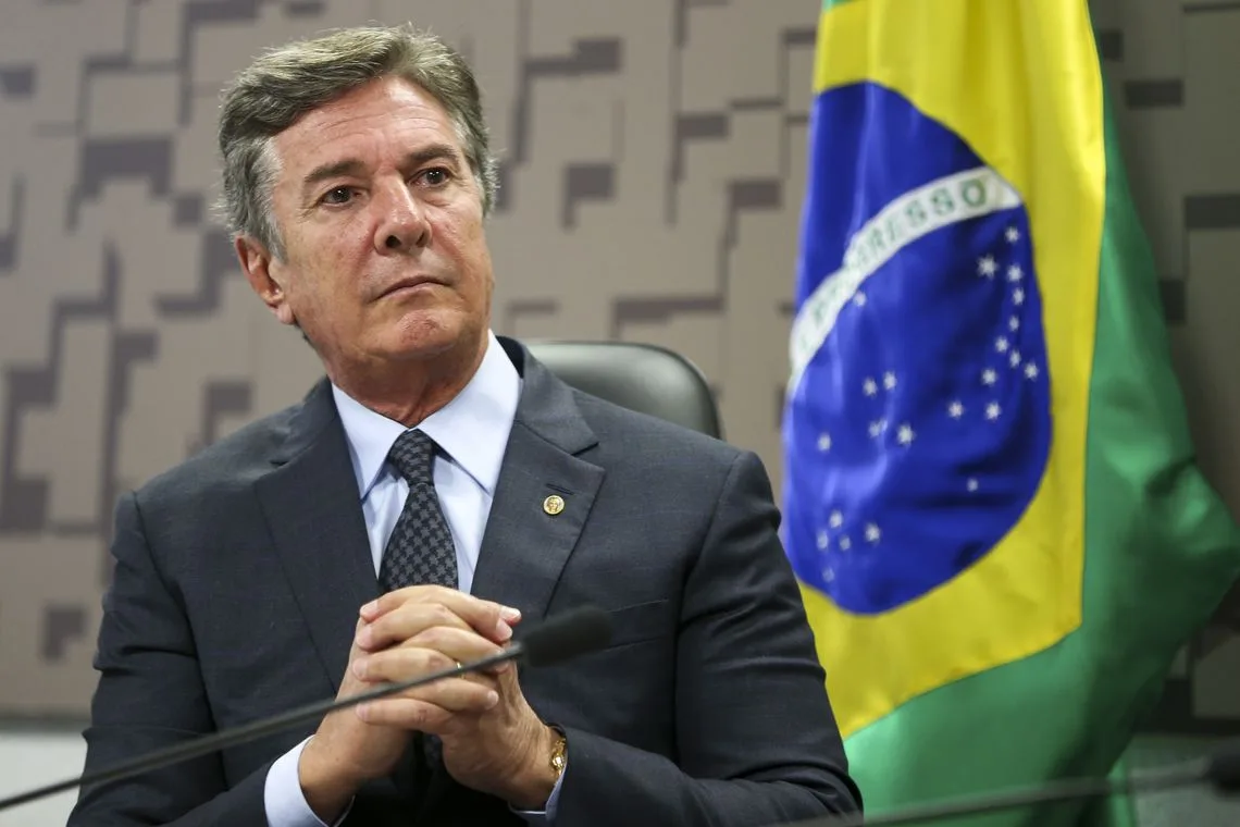 Brasília – O senador Fernando Collor, durante audiência pública na Comissão de Relações Exteriores e Defesa Nacional, do Senado, para debater questões ligadas à soberania nacional e aos projetos estratégicos do Exército do Brasil. (Marcelo Camargo/Agência Brasil)