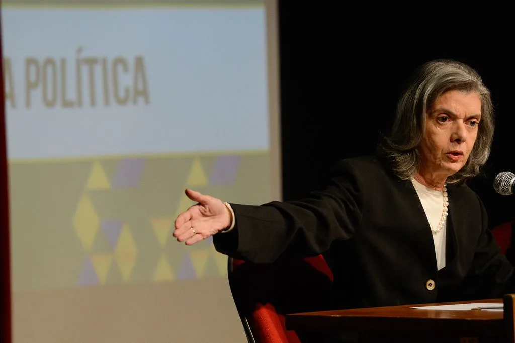 Rio de Janeiro – A presidente do Supremo Tribunal Federal (STF), ministra Cármen Lúcia, fala na abertura do seminário “Brasil, brasis”, na Academia Brasileira de Letras. (Foto: Fernando Frazão/Agência Brasil)