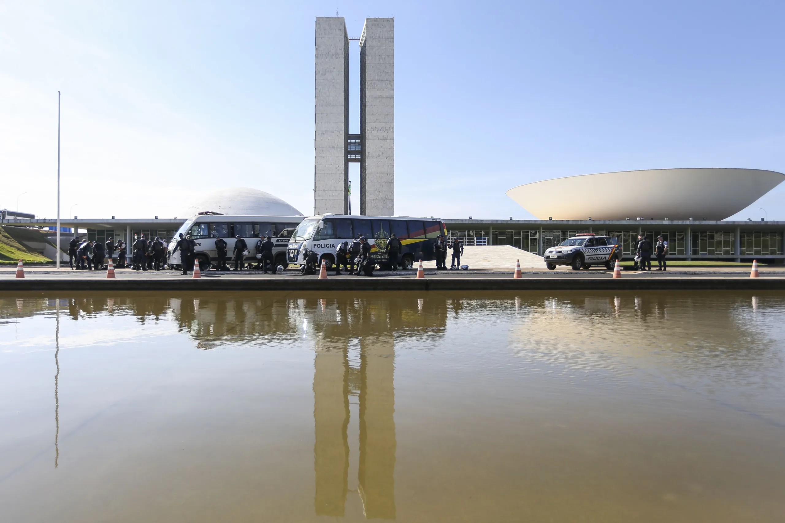 Brasília – Polícias Militar e Legislativa reforçam a segurança no Congresso Nacional em dia de votação dos destaques da Reforma da Previdência em comissão especial na Câmara dos Deputados. (Marcelo Camargo/Agência Brasil)