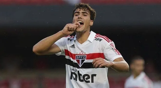 Após 'sumir', Igor Gomes pode ter nova chance como titular do São Paulo