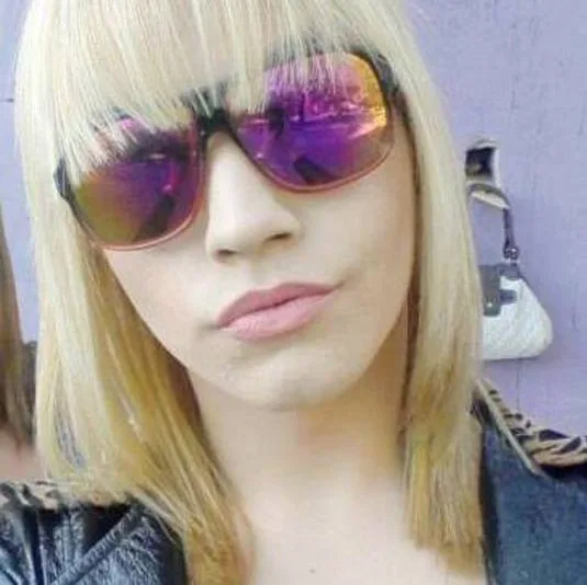 Travesti é espancada, bate cabeça em ônibus ao fugir e não resiste aos ferimentos