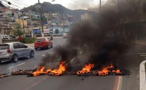 Protesto de moradores deixa trânsito complicado em Vitória