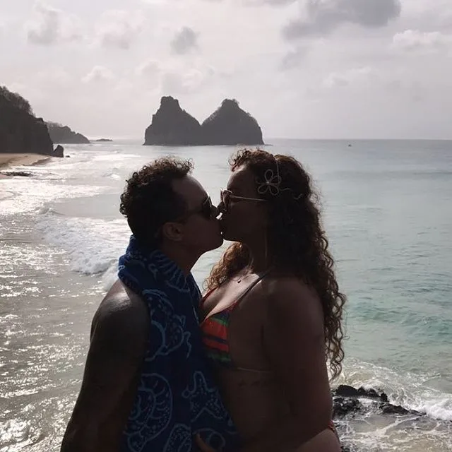 Solange Couto celebra sete anos de seu casamento