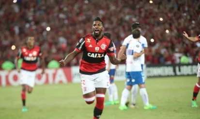 Flamengo bate a Universidad Católica e assume liderança do grupo na Libertadores