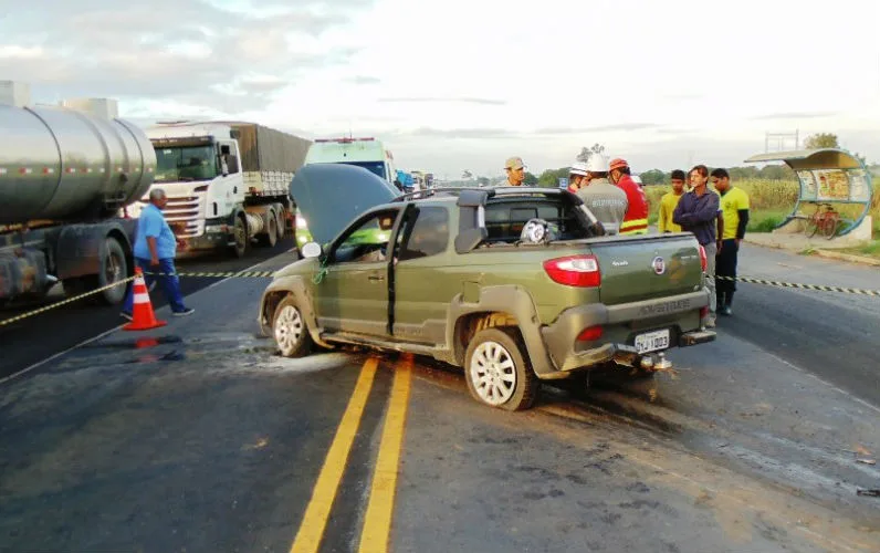 Homem é encontrado morto com tiro na cabeça dentro de carro em Linhares