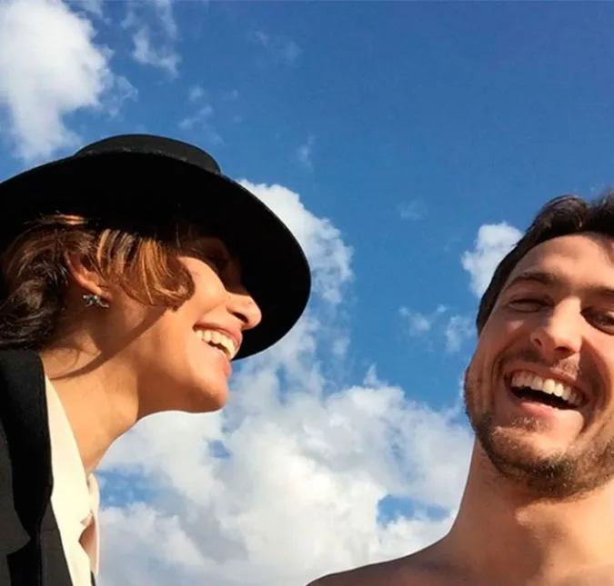 Camila Pitanga e Igor Angelkorte mostram todo o amor com sorrisos!