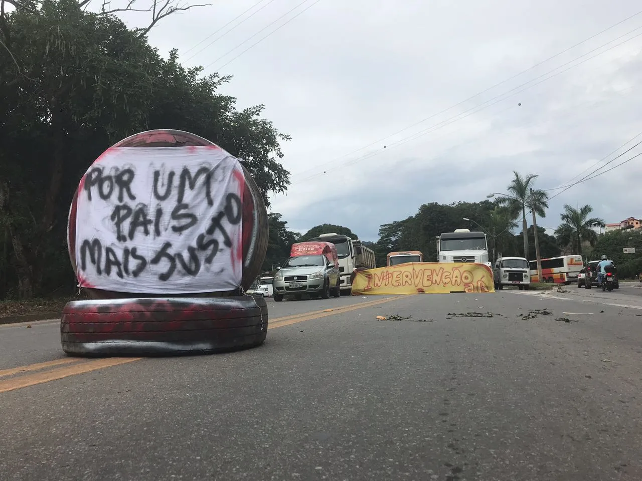 Após pronunciamento de Temer, Abcam pede que caminhoneiros retirem interdições