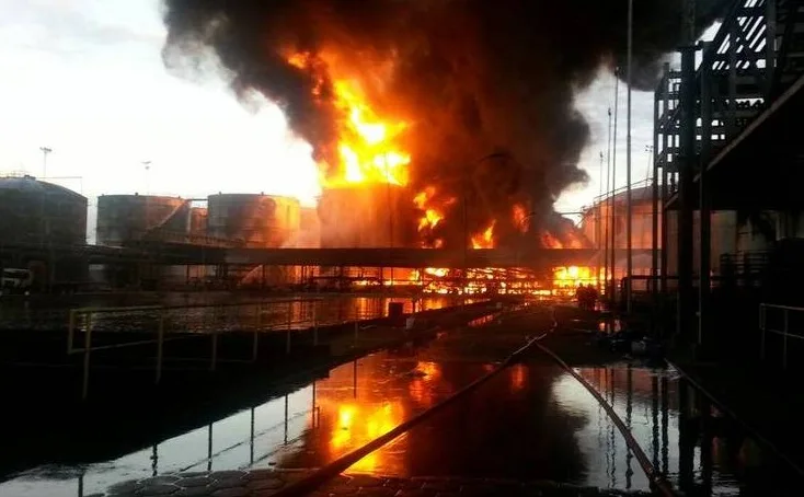 Incêndio em Santos está confinado a três tanques de combustíveis