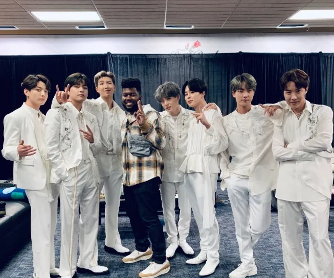 Khalid e Nick Jonas curtem show do BTS na Califórnia