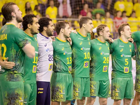 Seleção masculina de handebol vence de novo e decide título de torneio na Polônia