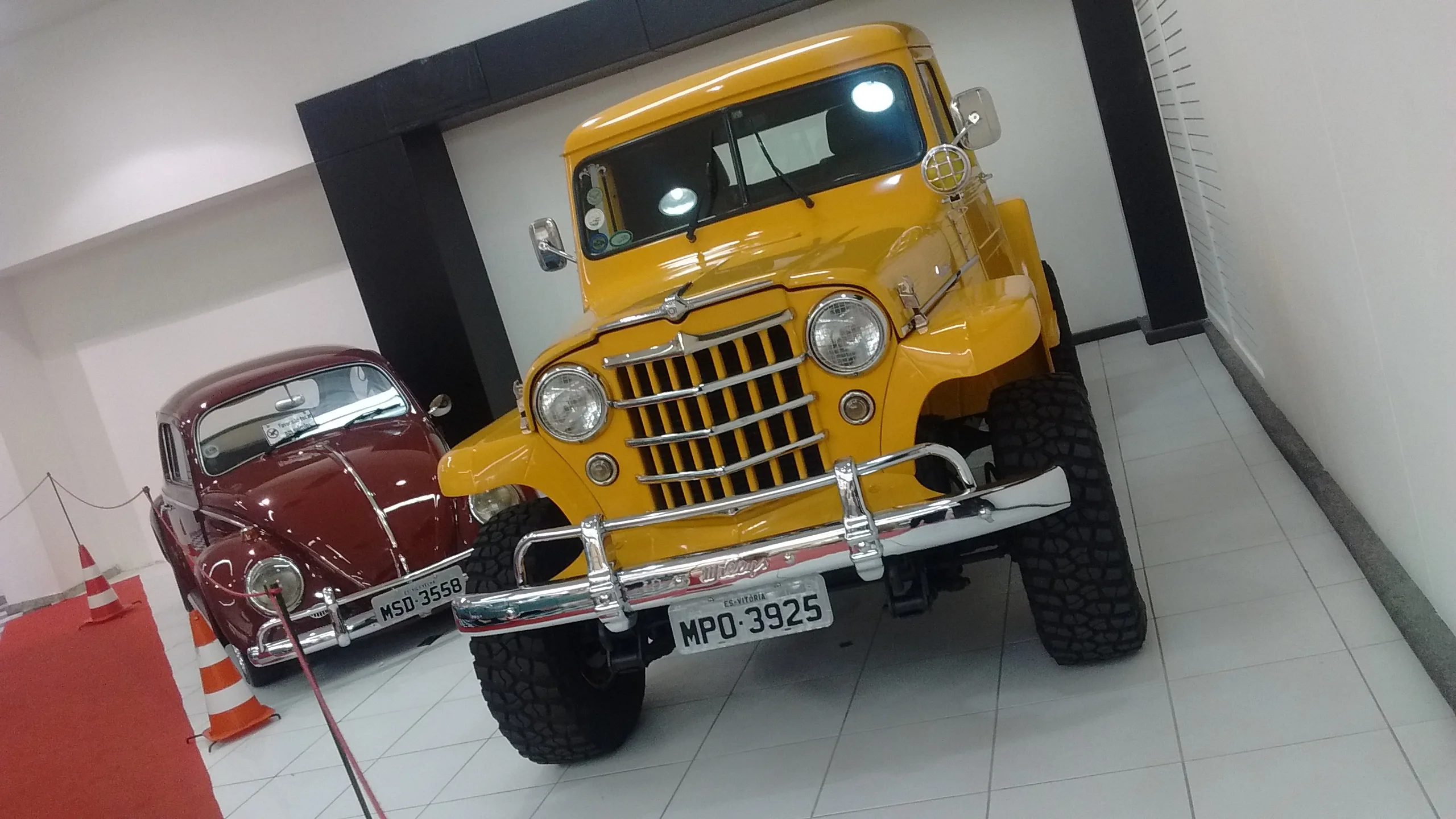 Exposição de carros antigos ganha espaço fixo em shopping de Vitória