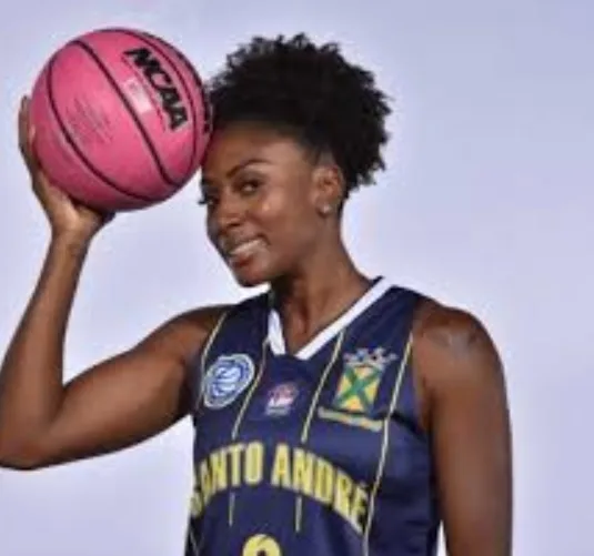 Após realizar o sonho de ser mãe, Jaqueline diz que está ansiosa para voltar ao basquete