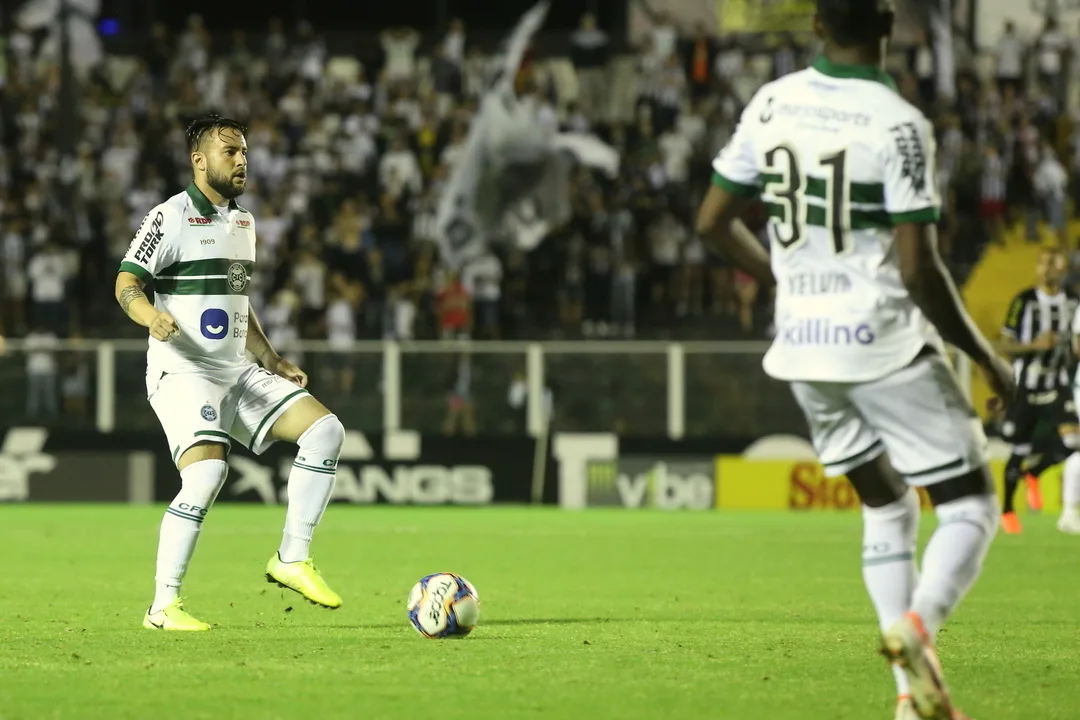 Muralha pega pênalti, Coritiba empata com Figueirense e sobe para 3ºna Série B