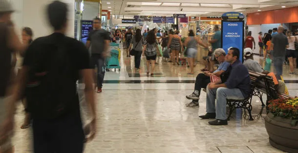 WS1 SÃO PAULO – 13/10/ 2017 – INFLAÇÃO – SHOPPING ARICANDUVA – ECONOMIA – ESPECIAL – Personagens no shopping Iguatemi que falaram sobre inflação. Na foto Ligia Mendes. FOTO:WERTHER SANTANA/ESTADÃO