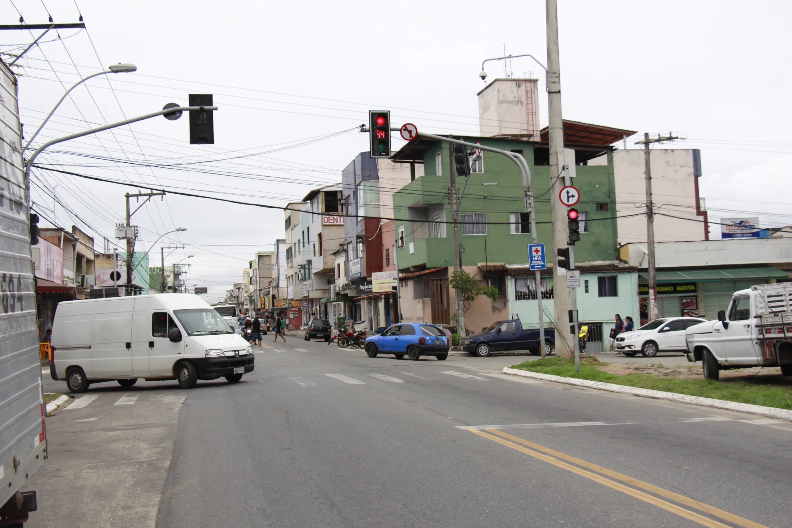 Trânsito modificado em via de Guarapari sofre reversão