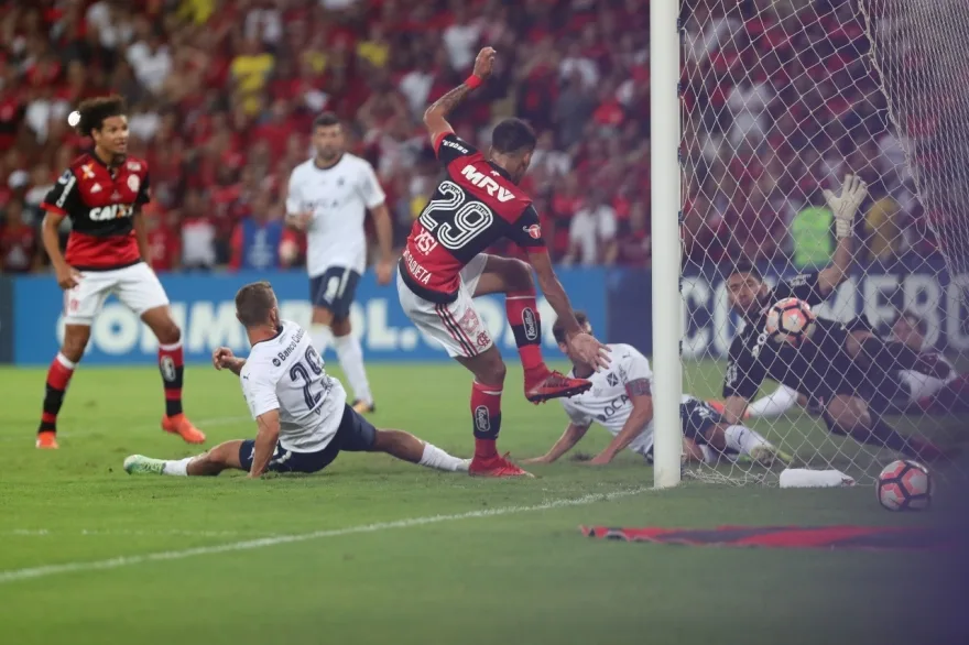 Independiente segura empate com Flamengo no Maracanã e fatura a Sul-Americana