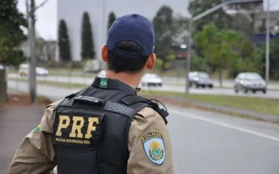 Homem morre em acidente entre carro e caminhão em Aracruz