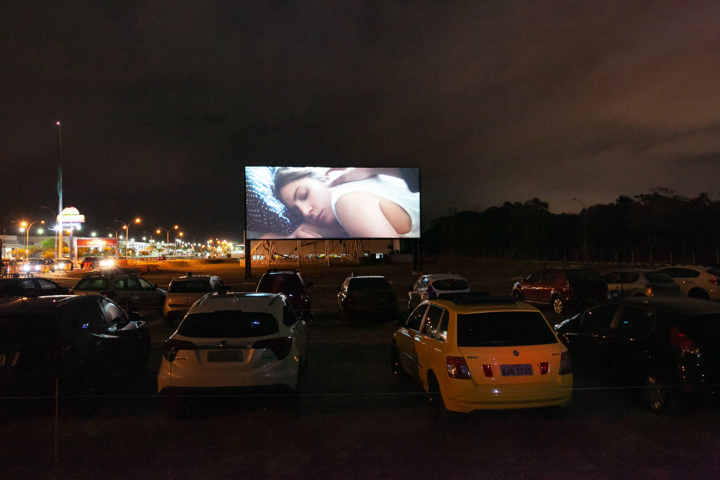 Cinemas drive-in começam a funcionar a partir de 5ª feira em shoppings da Grande Vitória