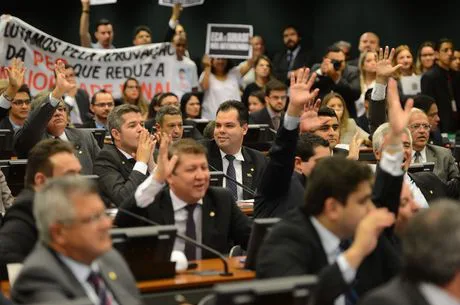 Redução da maioridade penal é rejeitada. Veja como votaram os deputados capixabas!