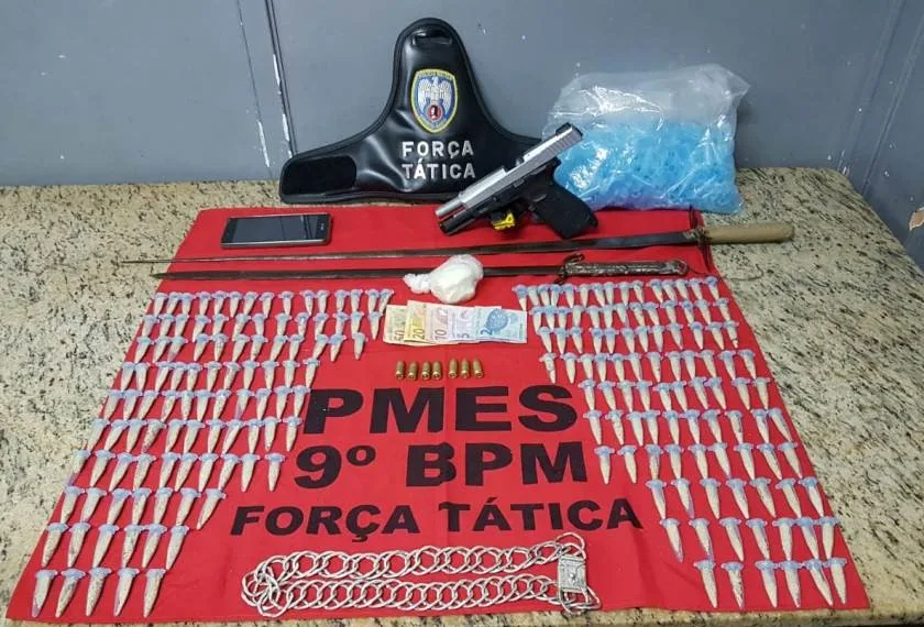 PM prende suspeitos de tráfico e apreende armas em Cachoeiro