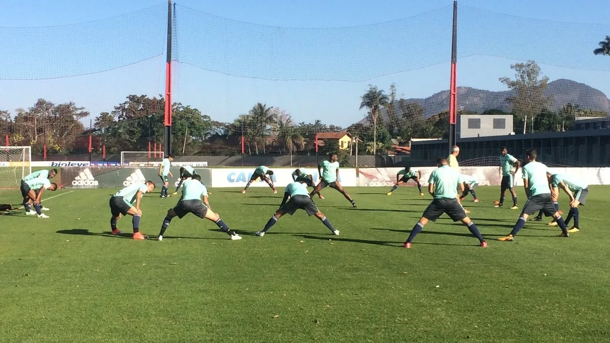 Após demissões, Barbieri comanda Fla em treino com a presença de presidente no CT