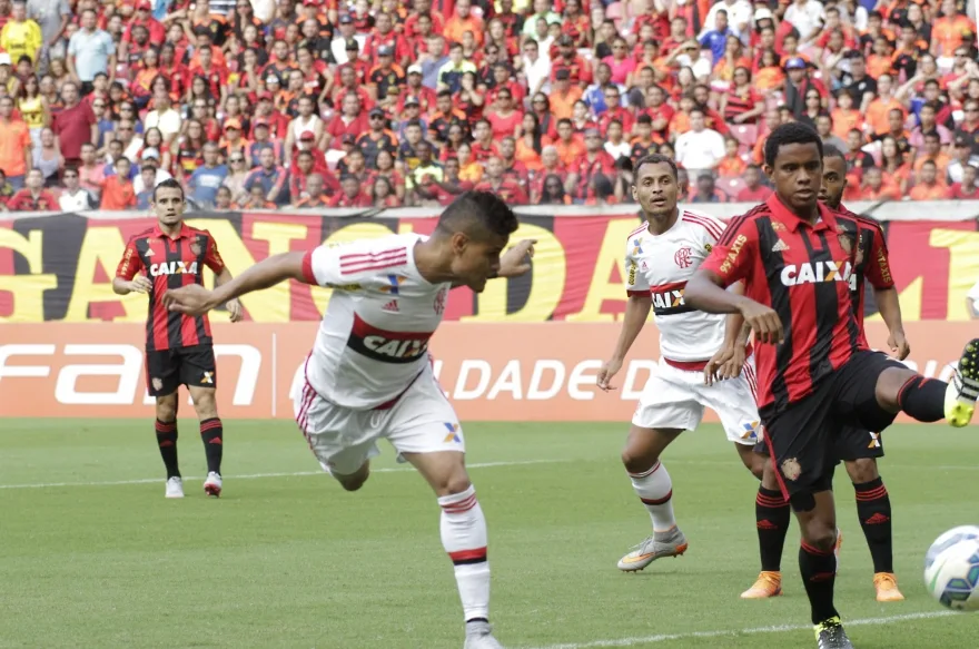 Recuperado, Everton treina e reforça o Flamengo nesta quarta