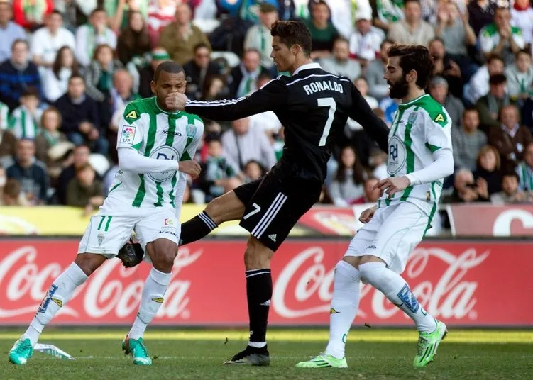 CORDOBA, SPAIN – JANUARY 24: Cristiano Ronaldo (2ndL) of Real Madrid CF kicks Edimar Fraga (L) of Cordoba CF, that motivated his expulsion form the pitch after being reprimanded with a red card by referee Hernandez Hernandez during the La Liga match between Cordoba CF and Real Madrid CF at El Arcangel stadium on January […]