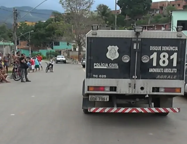 Rapaz tenta fugir de atiradores, mas é morto a pauladas e pedradas na Serra