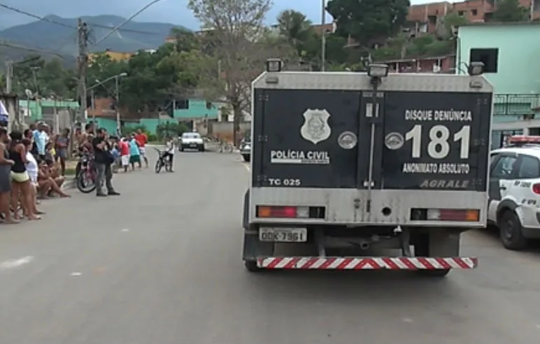 Rapaz tenta fugir de atiradores, mas é morto a pauladas e pedradas na Serra