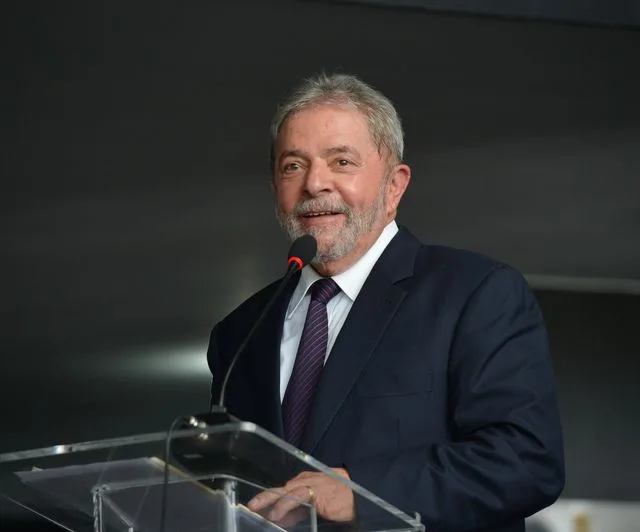 Lula tem 37% de intenções de voto em nova pesquisa, seguido por Bolsonaro, com 18%