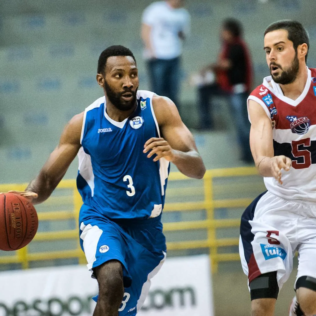 Pinheiros 'demite' equipe inteira adulta de basquete por correspondência