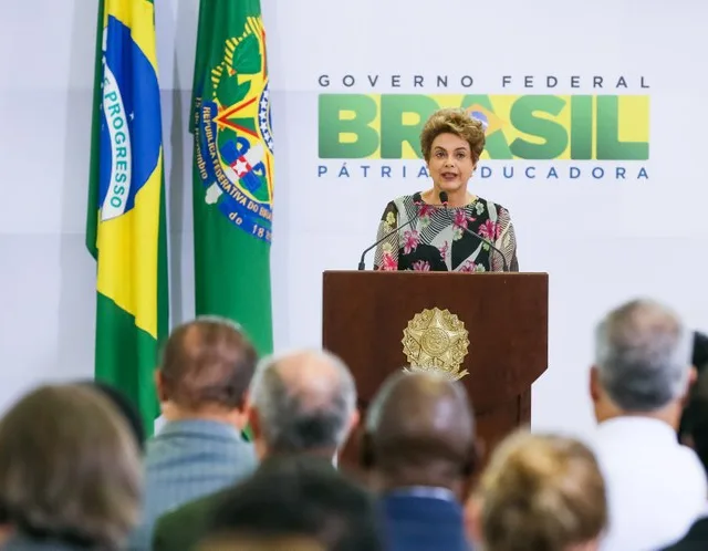 Dilma concede entrevista a jornais estrangeiros para falar de impeachment