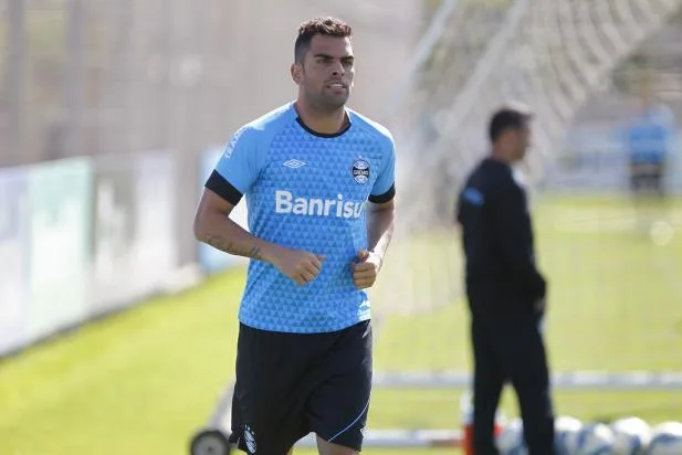 Maicon segue fora do Grêmio contra o Atlético-PR; Marcelo Grohe é dúvida