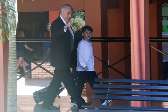 Temer e Marcela buscam Michelzinho no primeiro dia de aula em Brasília