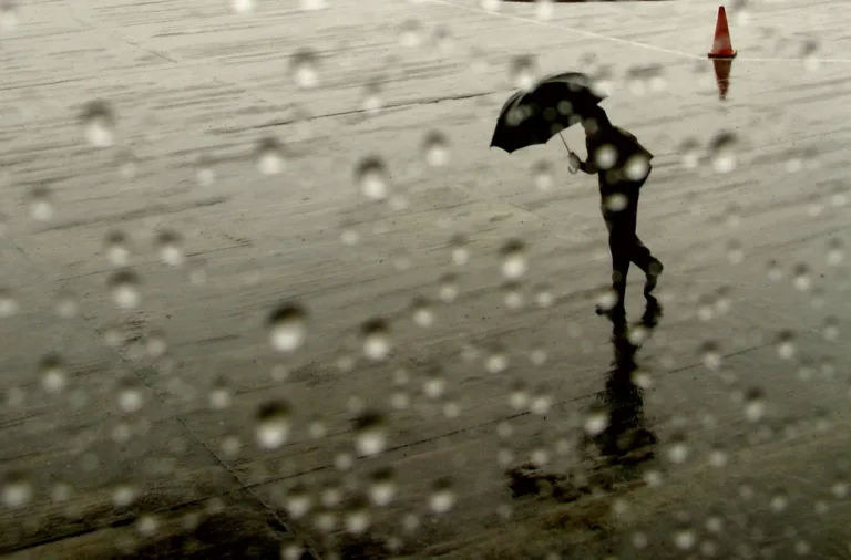 Risco de chuva forte, rajadas de vento e até queda de granizo no ES