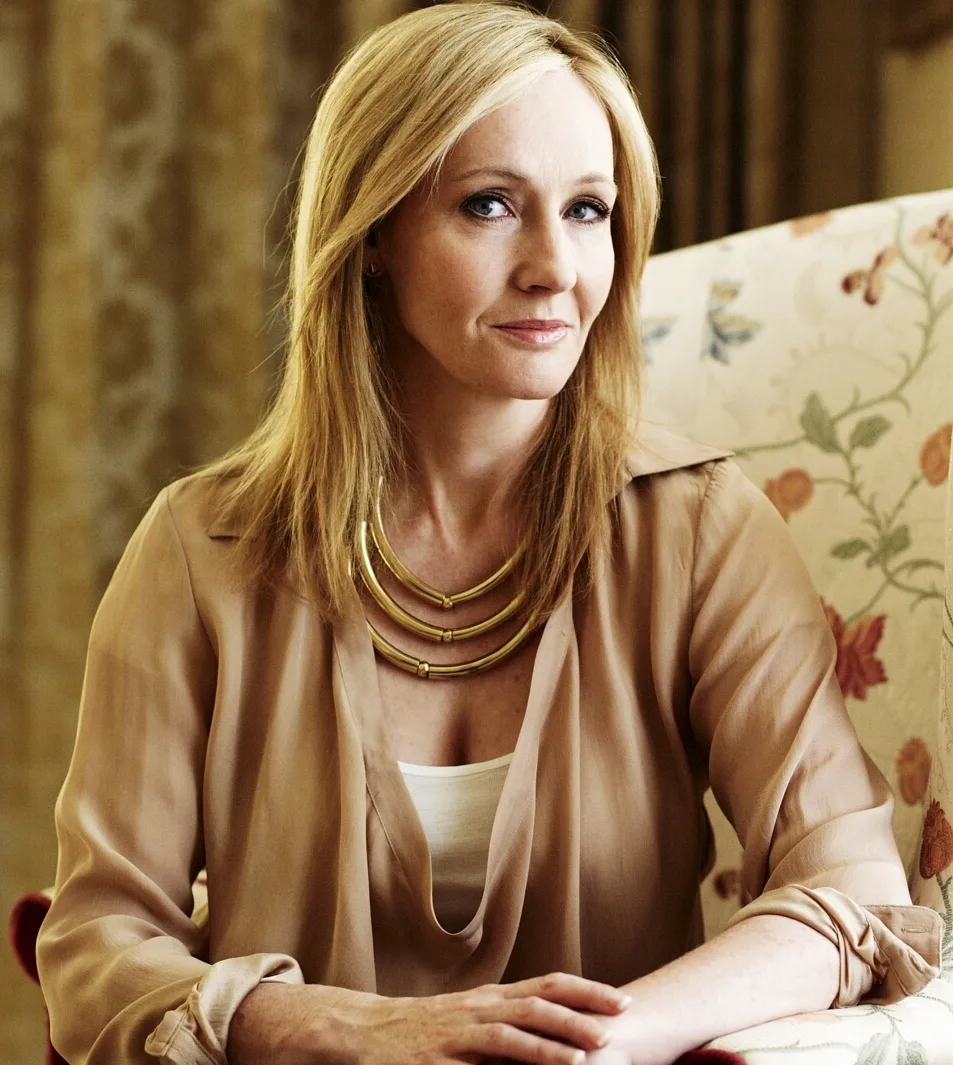 J.K Rowling confirma que terminou de escrever outro roteiro