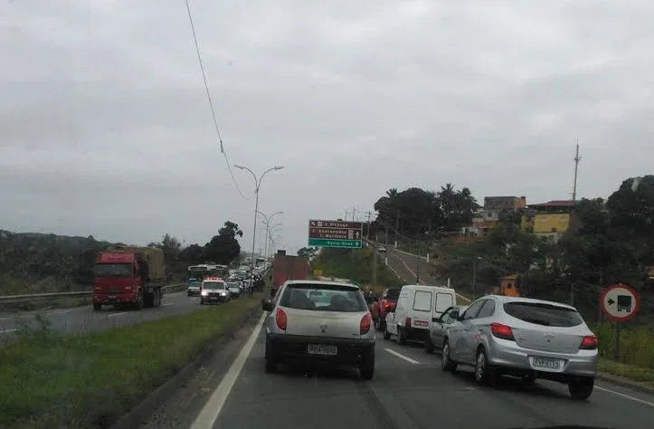 Uma pessoa morre e quatro ficam feridas em grave acidente na Serra